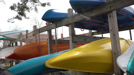 kayaks amarillo azul colores variados 4k