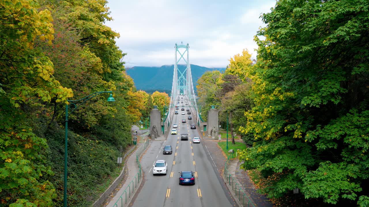 밴쿠버, bc 캐나다, 라이온스 게이트 다리 (lions gate bridge), 퍼스트 네로즈 다리 (first narrows bridge) 라고 불리는 이 다리는 버라드 인 ⁇ 의 퍼스트 네로즈 (first narrows) 를 가로질러 브리티시 컬럼비아의 밴쿠버 시를 연결하는 다리이다.