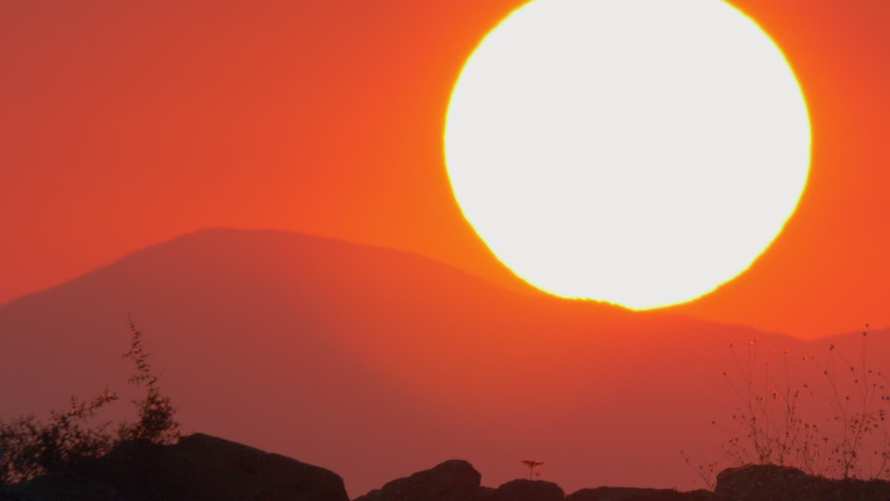 해가 지는 저녁 하늘 풍경