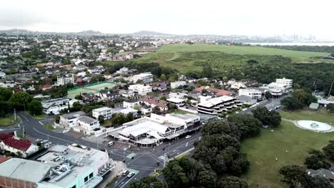 Tiro-De-Drone-De-Pequeña-Ciudad-En-Nueva-Zelanda