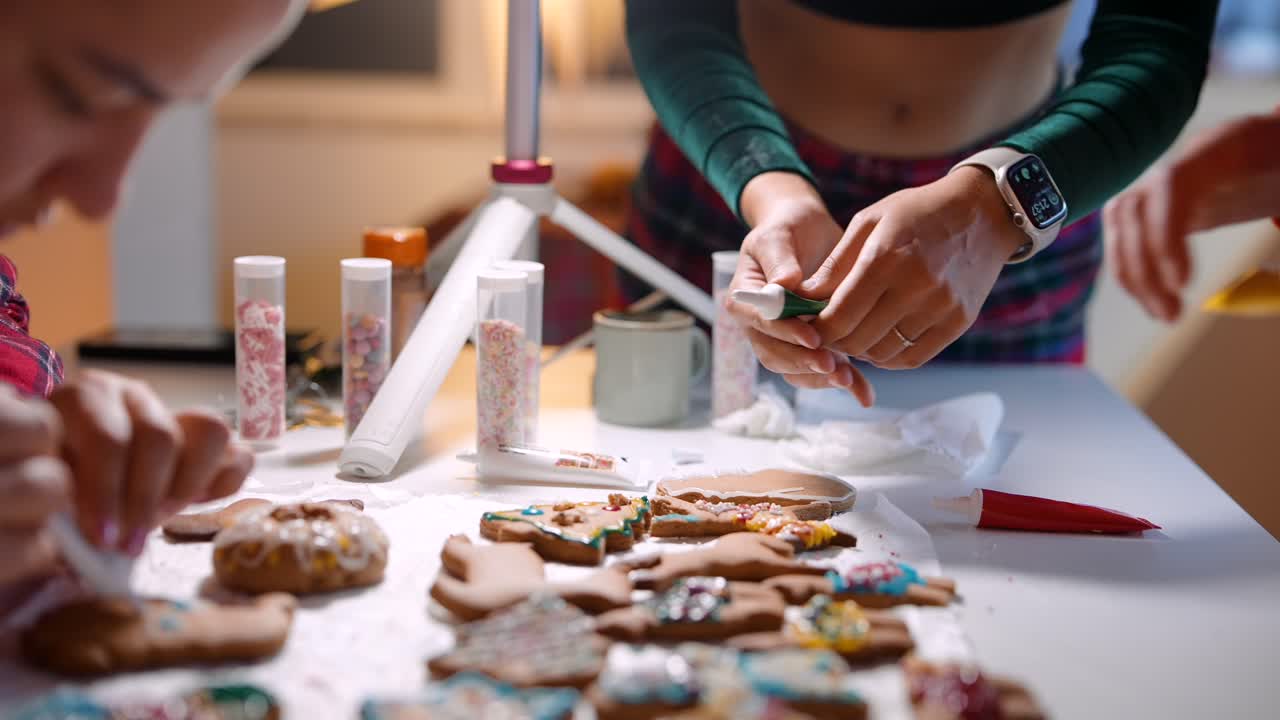 Decorating Gingerbread Cookies for the Holidays