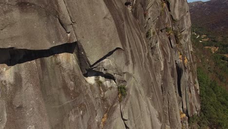 Hochgebirgsfelsen-Luftaufnahme