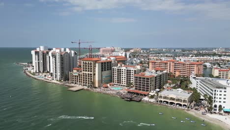 Torres-Continentales,-Dron-Aéreo,-Playa-De-Agua-Clara-Florida