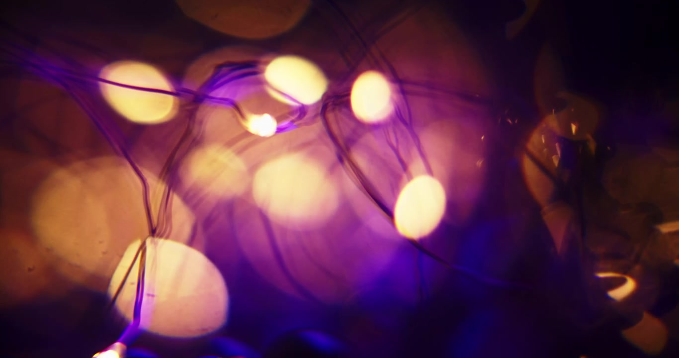 Skiftende gul og lilla bokeh
