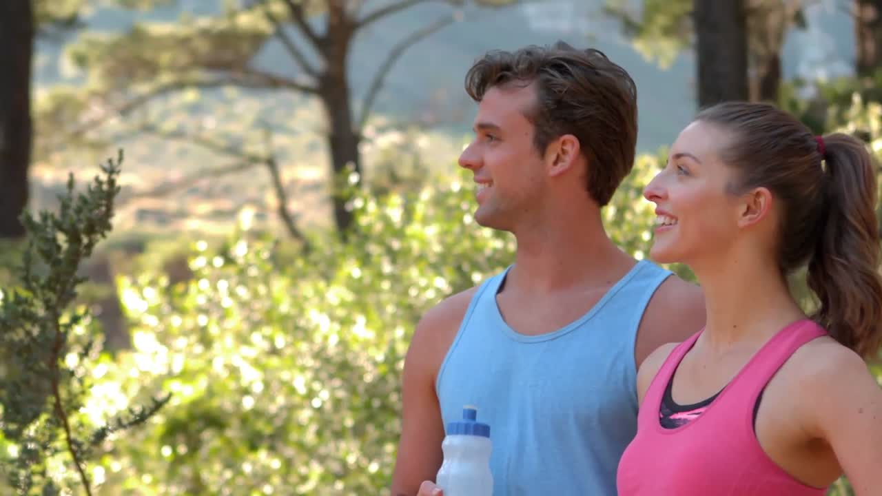 휴식을 취하는 운동 선수 부부