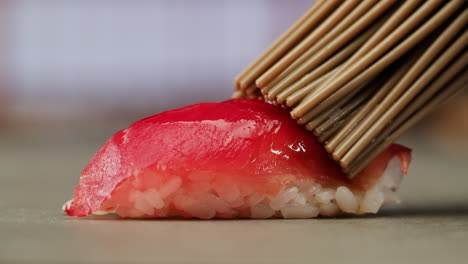 preparing tuna nigiri sushi