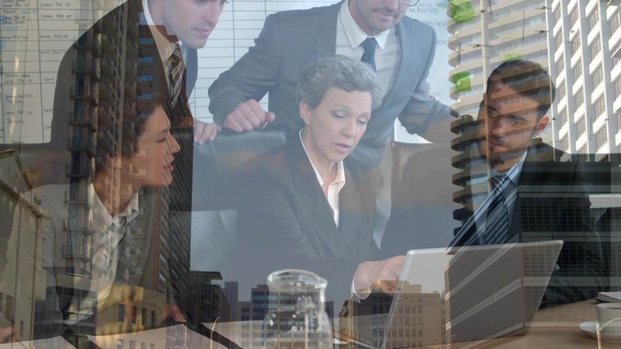 Animazione di diversi professionisti su panorama urbano