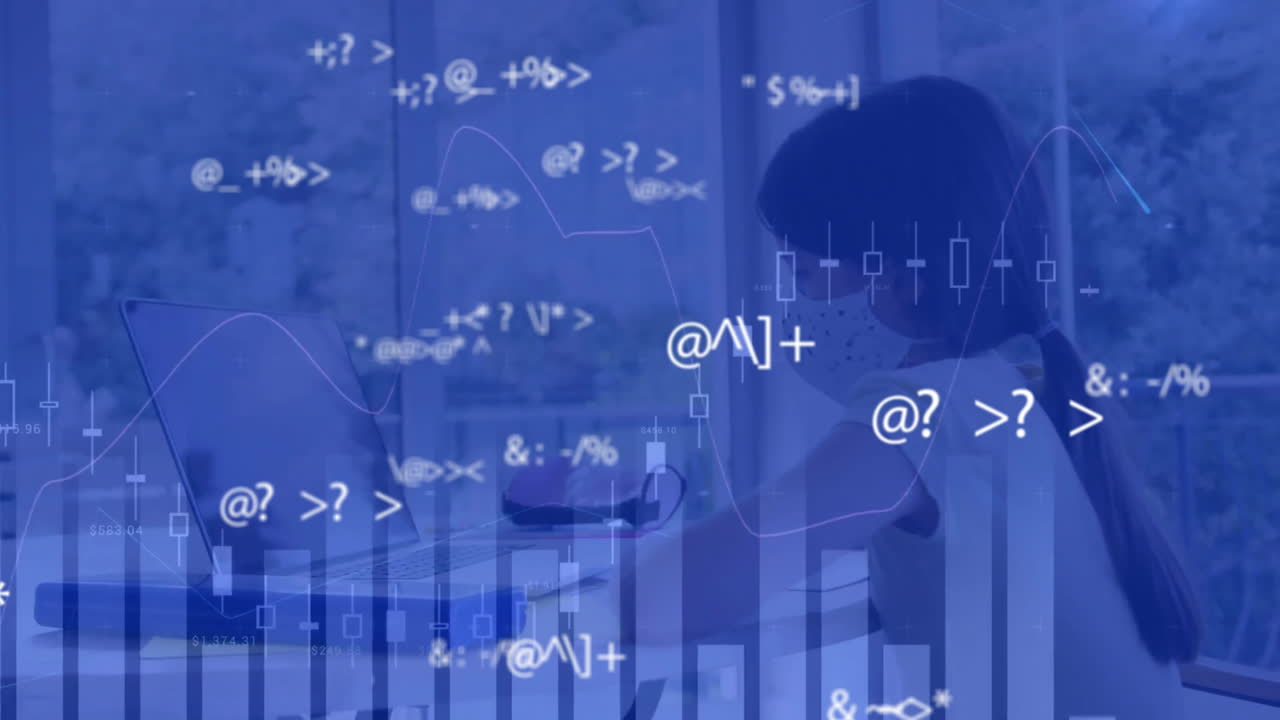 가정에서 노트북을 사용하여 얼굴 마스크를 입은 백인 소녀에 대한 데이터 처리 애니메이션