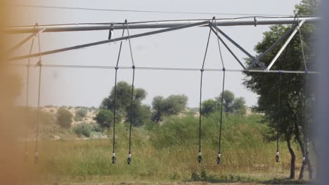 Aspersores-Colgantes-Sistema-De-Riego-De-Pivote-Central-En-Punjab-Rural