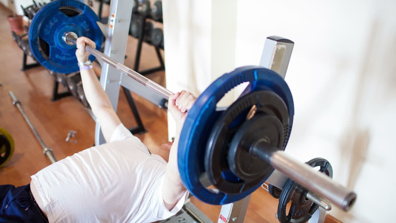 무게를 들어올리는 운동