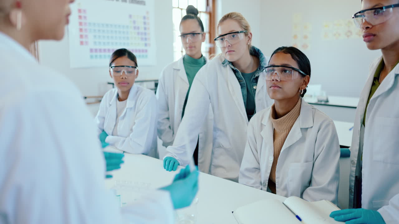 Klaslokaal, universiteit of docent met studenten