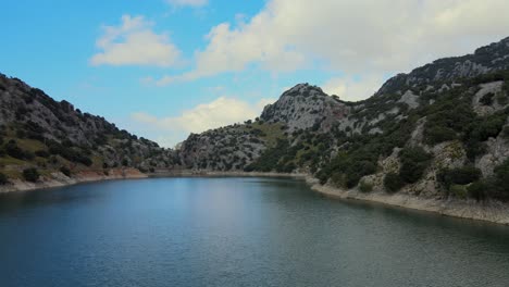 explore the captivating landscape of gorg blau in mallorca, with its tranquil waters and majestic sierra de tramuntana mountains. perfect for nature lovers and adventurers.