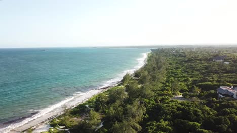 Increíble-Panorámica-Aérea-Del-Paisaje-Tropical-Costero-De-Watamu