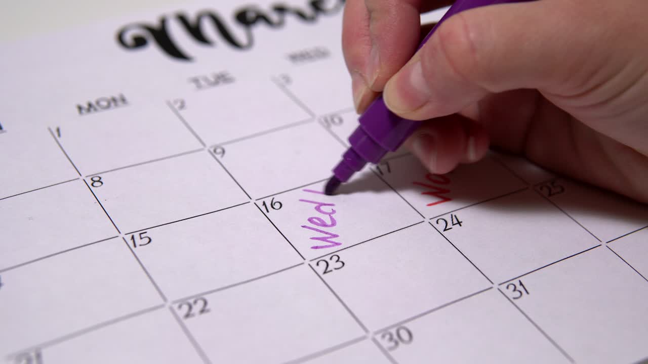 The girl marks the wedding day on the calendar.