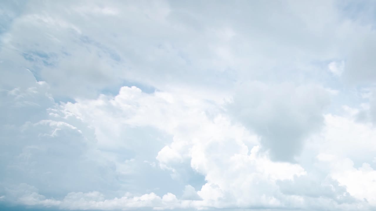 timelapse of cloud in sky in rainy day