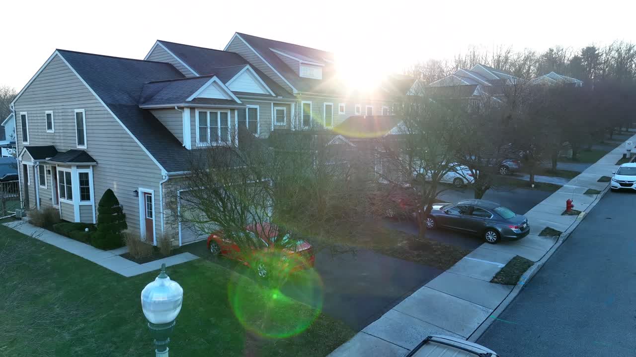 casa adosada en escena navideña de invierno