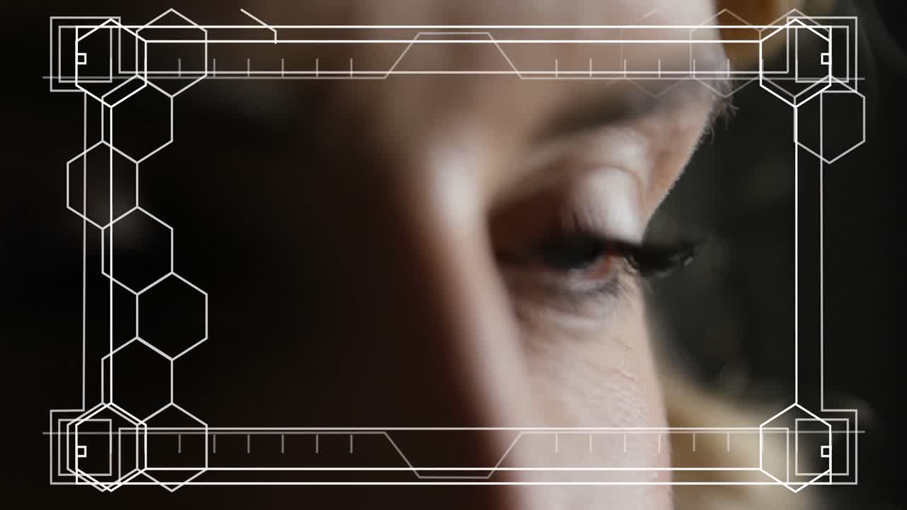 ojos mirando fijamente a la pantalla 4k