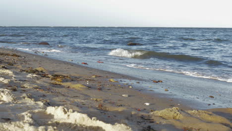 En-Tiempo-Tormentoso-Hay-Olas-Altas-En-El-Mar-Báltico