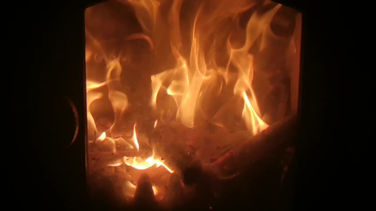 aquí hay un video de un hermoso fuego.