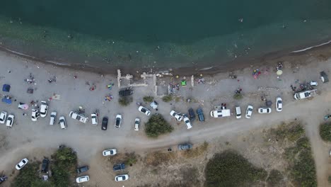 Blick-Von-Oben-Auf-Den-Campingplatz-An-Der-Küste