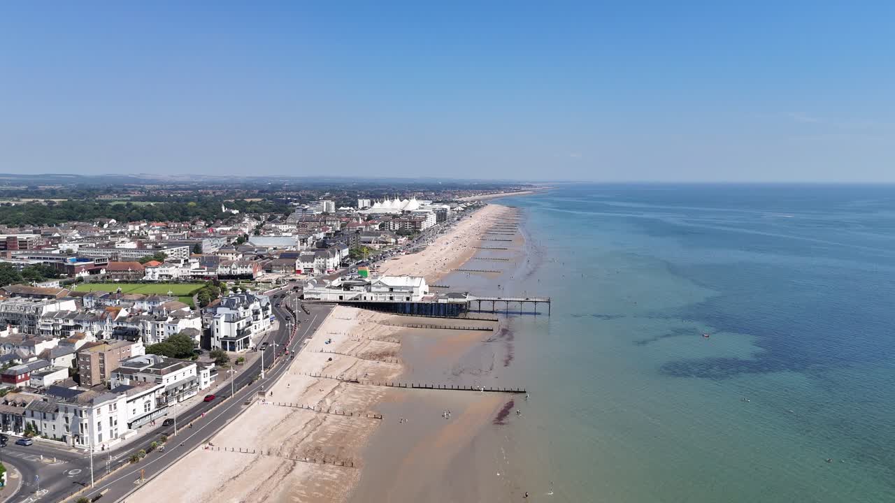 Panoramica aerea con drone di Bognor Regis, West Sussex, Regno Unito. Drone, aereo.