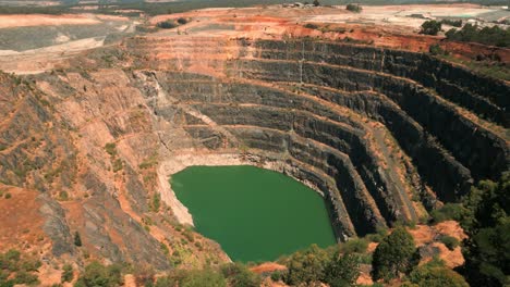 drone-shot-revealing-a-mine-pit-in-Western-Australia