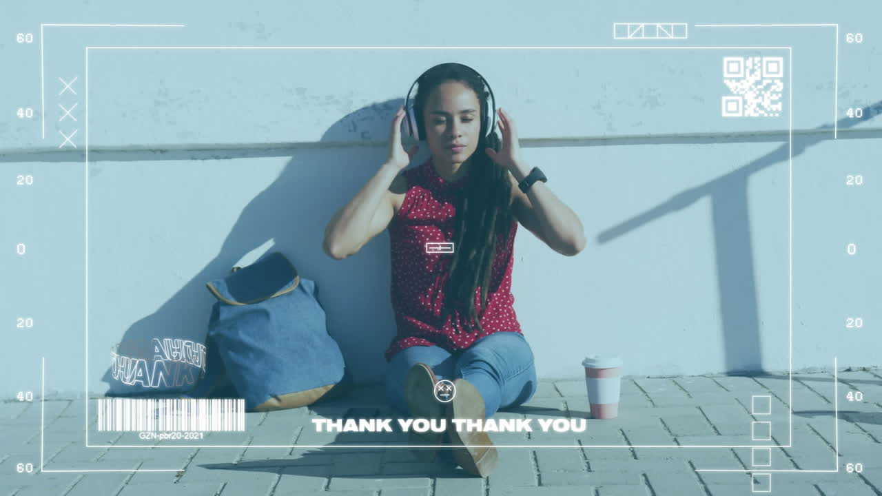 여성이 음악을 듣고 커피를 마시는 것에 대한 통계와 그래프의 애니메이션