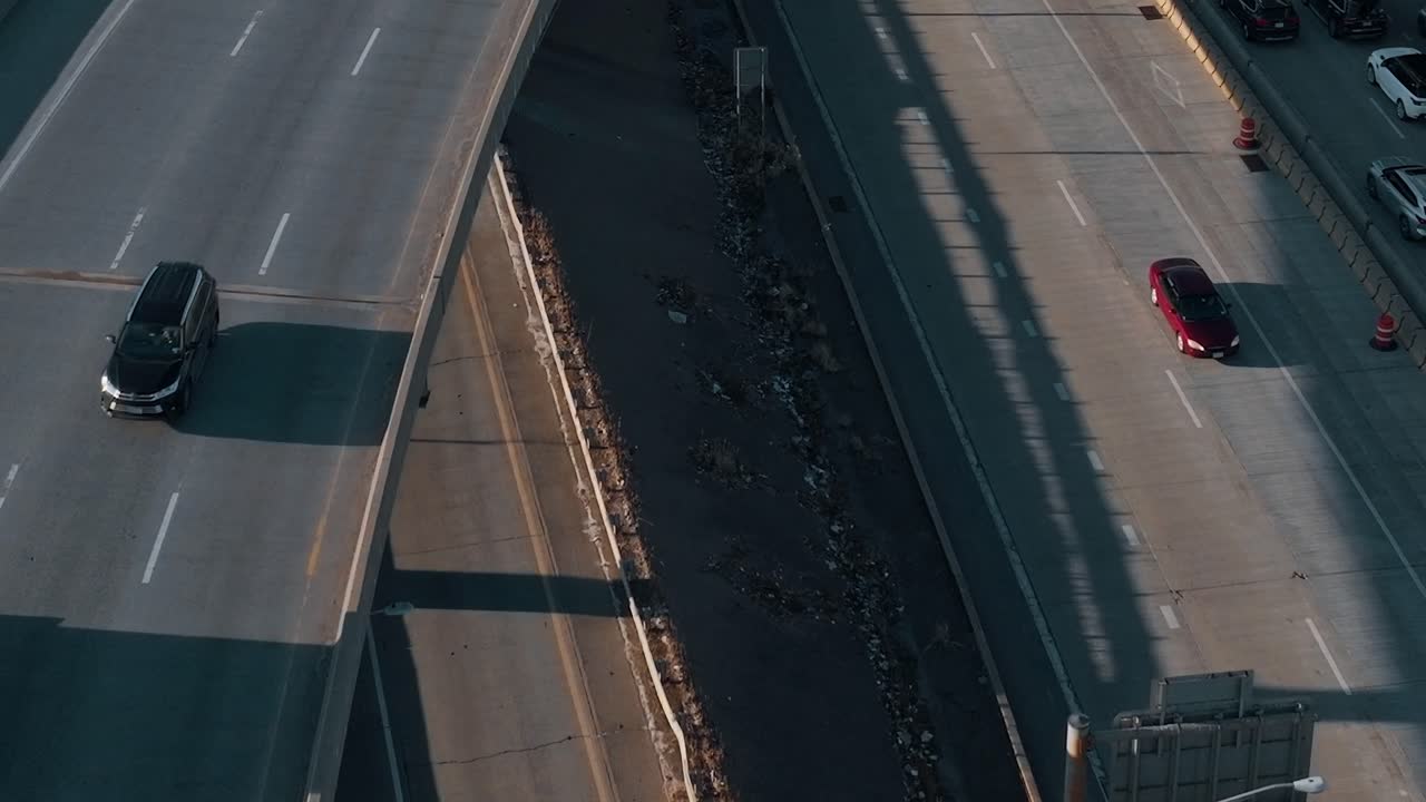 Traffic flows along the highway in New York, USA during the day