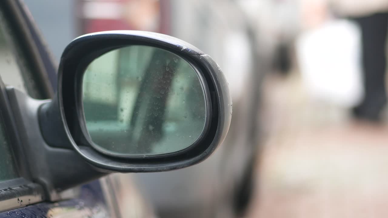 자동차  거울의 클로즈업