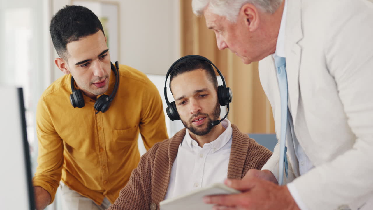 hombres de negocios, gerente o ayuda del centro de llamadas