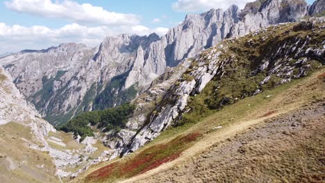 paisaje montañoso escénico en el parque nacional de prokletije, montenegro - pan circular