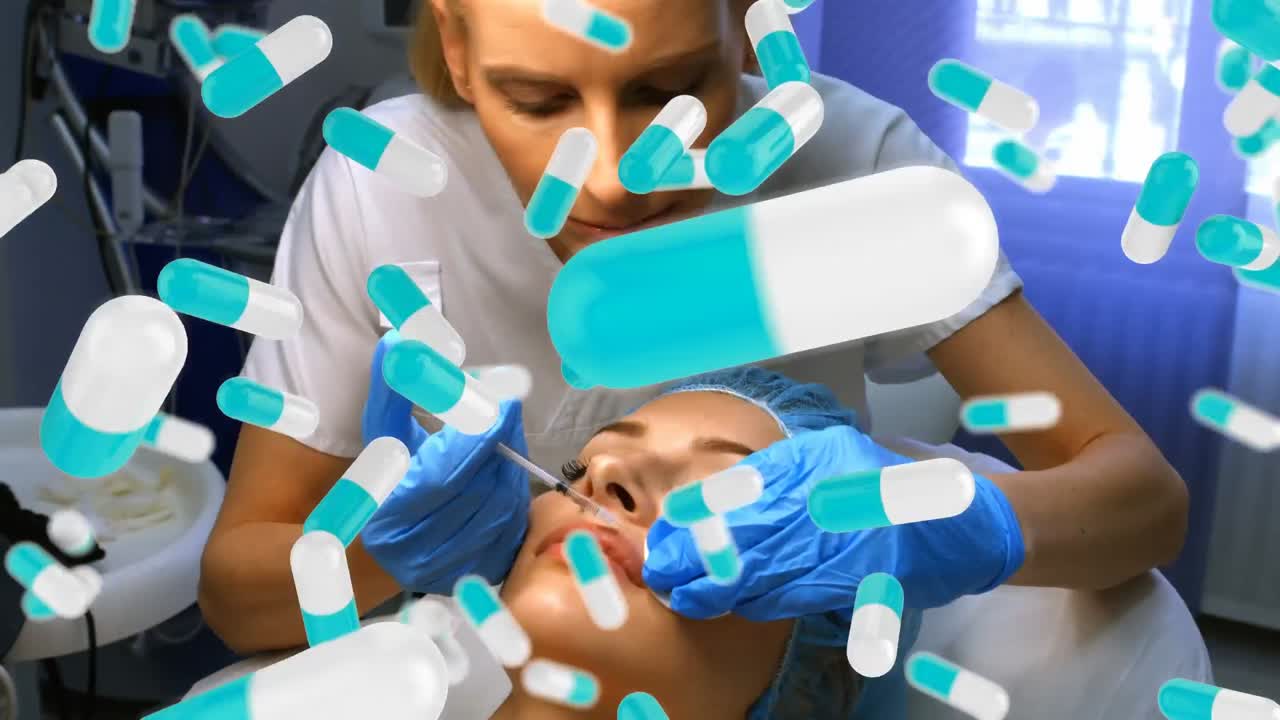 animación de tabletas sobre una doctora caucásica y una mujer biracial que se inyecta botox