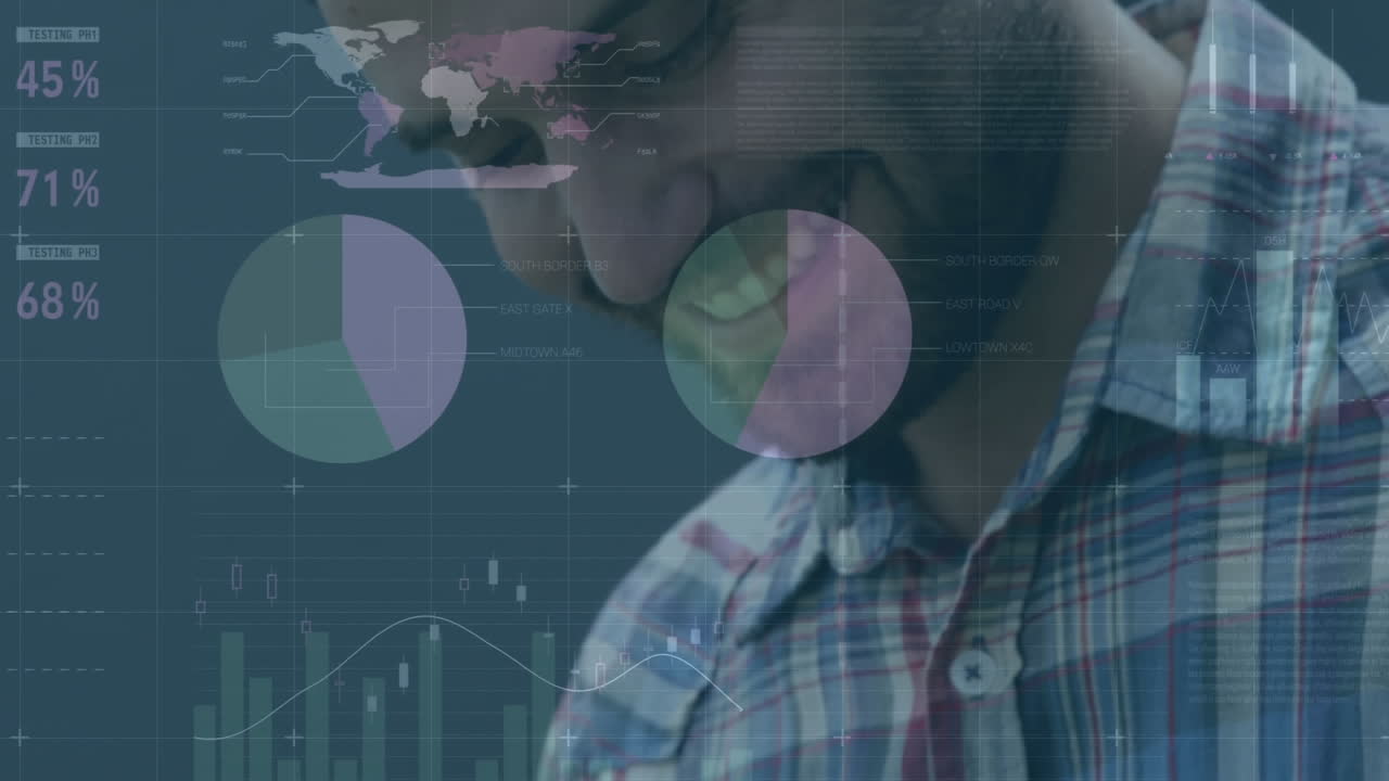 animación de procesamiento de datos estadísticos contra un hombre caucásico sonriendo mientras usa un teléfono inteligente