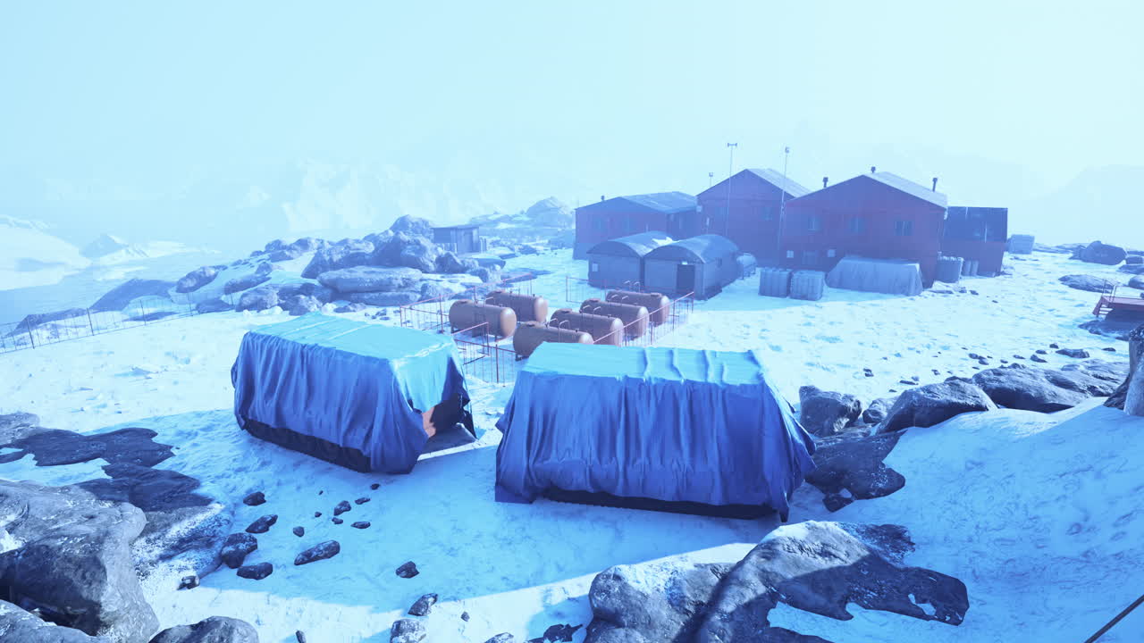 여름  ⁇ 빛 아래의 남극 역