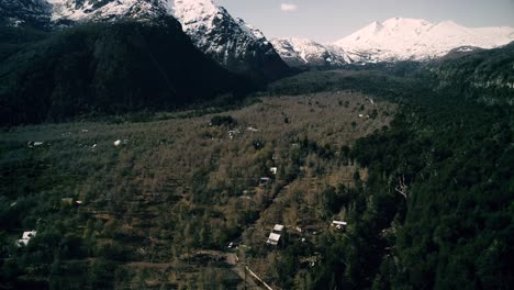 Cámara-Lenta,-Imágenes-De-Drones-En-120-Fps-Slog-2-En-La-Ciudad-Montañosa-De-Chillan-En-Chile