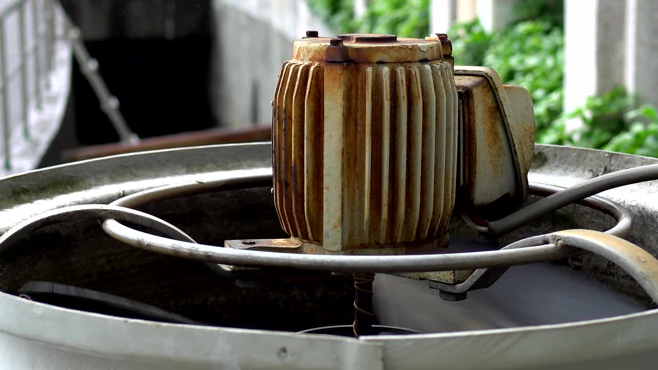 3단계 인덕션 모터 - 물을 배수하거나 프하는 기능 - 외관은 고 얼룩져 있습니다.