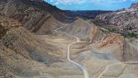 la cresta de gallo a lo largo de cottonwood canyon road en el monumento nacional gran escalera escalante en utah