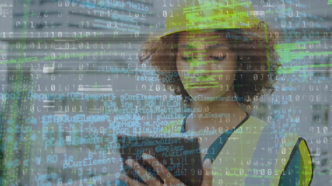 animación del procesamiento de datos sobre una trabajadora biracial