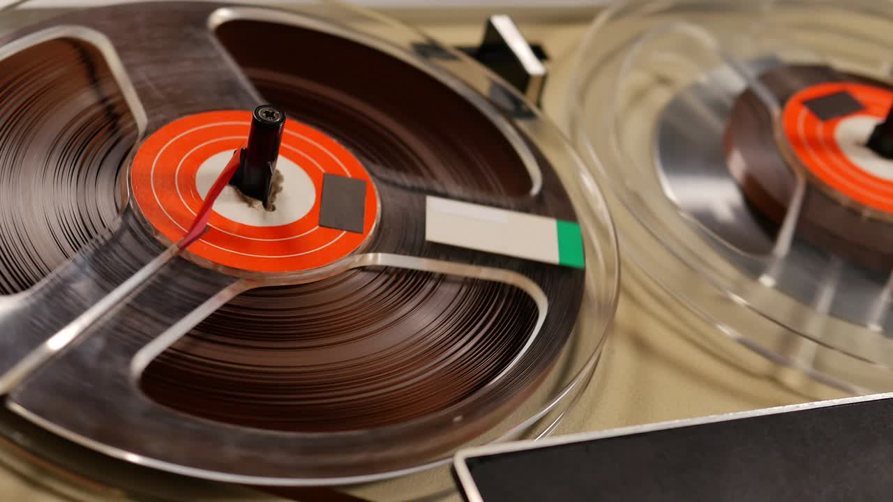 오디오 테이프 레코더, 테이프 데크 또는 테이프 기계, 아날로그 오디오 저장 장치