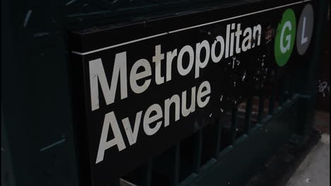 metropolitan avenue subway station sign