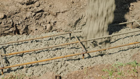 the flow of concrete is poured into the foundation of the foundation for the reinforcement country b