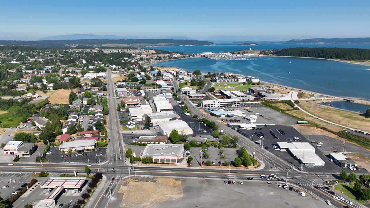Overhead view of Oak Harbor&#x27;s main street drag with the harbor off in the distance