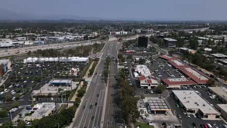 excelente vista aérea del tráfico en laguna hills, california