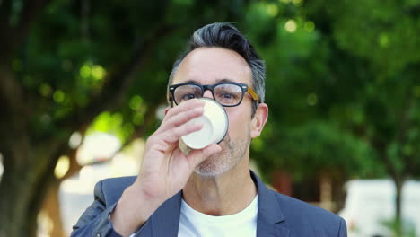 el café me ayuda a empezar las mañanas de mejor humor.