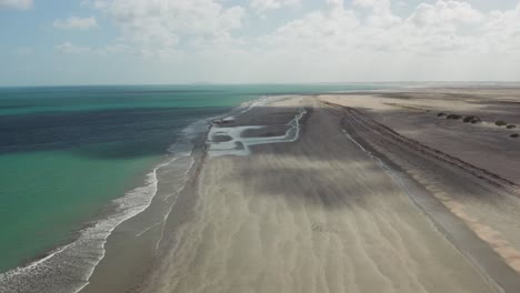 el pequeño pueblo en las dunas, tatajuba, brasil
