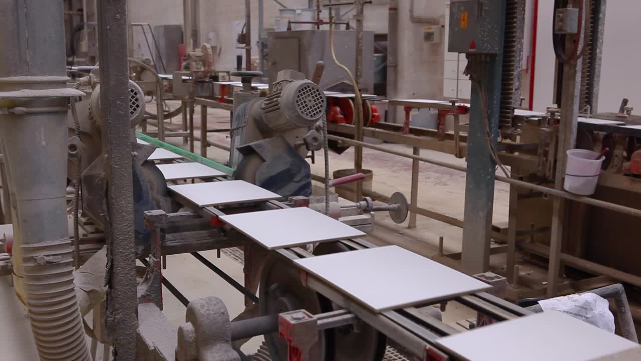 Factory for the production of ceramic tiles on conveyor belt