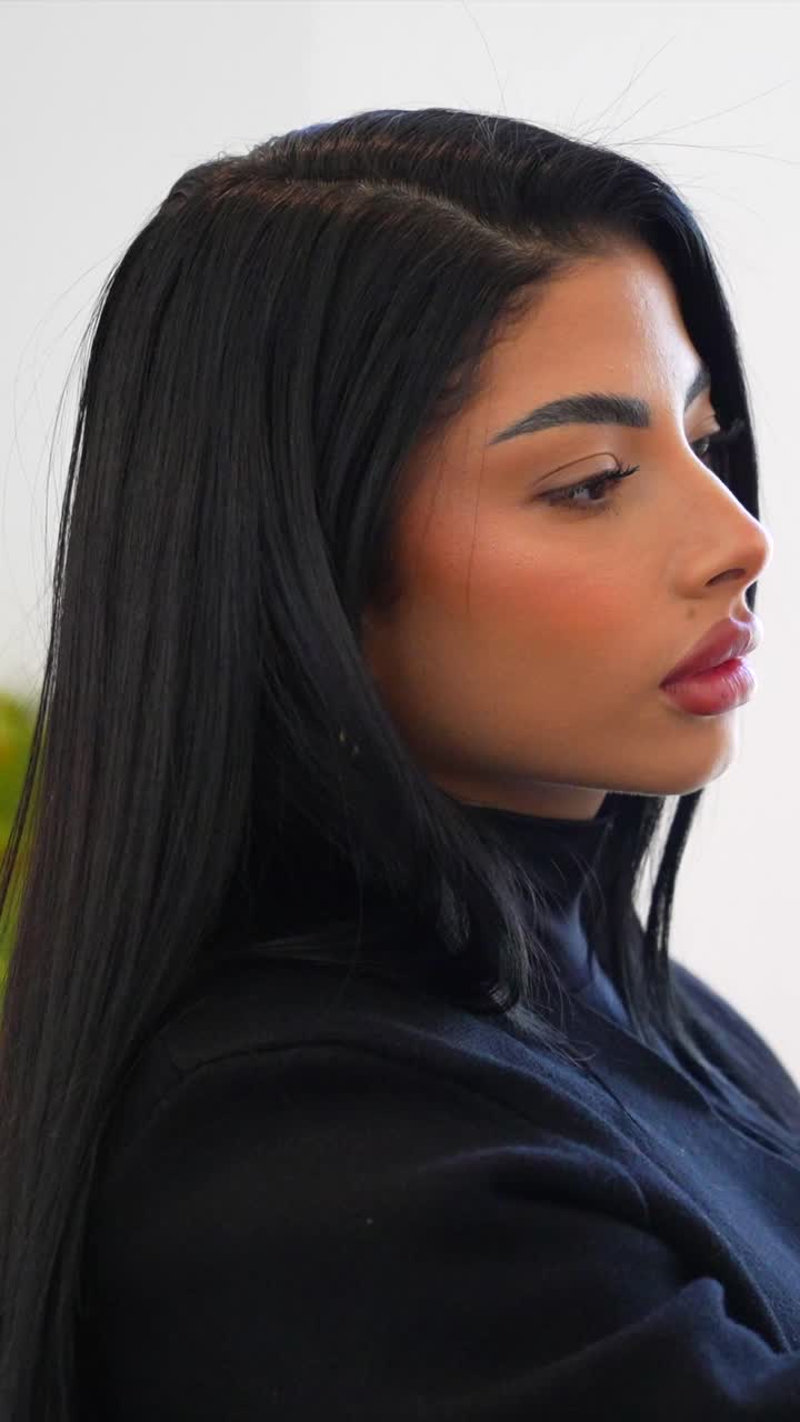 una mujer con maquillaje