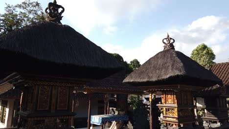 Balinesischer-Familientempel-Und-Traditionelles-Haus,-Bali-Indonesien-Architektur,-Komplexes-Design