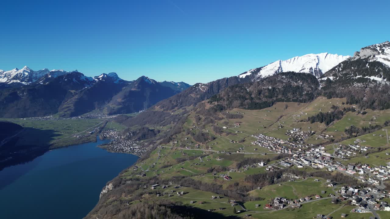 amden weesen suiza vista grande y aireada de la aldea en el famoso lago y destino
