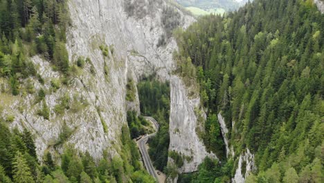 vista aerea del parco nazionale di cheile bicazului-hasmas, gole di bicaz in romania